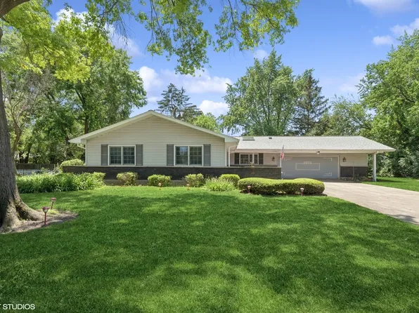 3071 Plum Island Dr, Northbrook, IL 60062