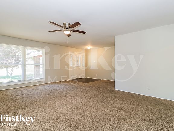 4th image of 750 Carriage Ln
