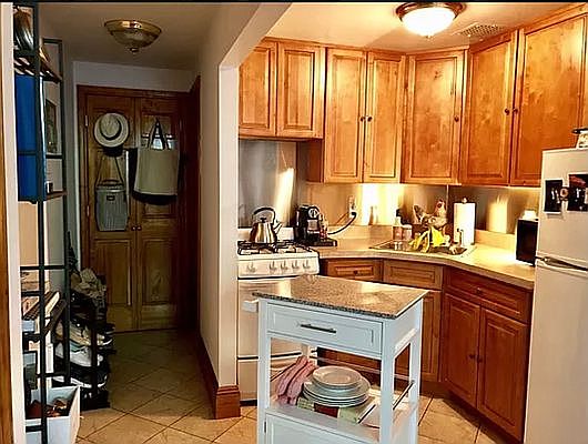 2nd image of 55 W 68th St #3AA