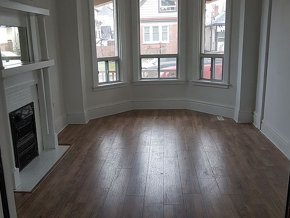 5th image of 115 Park Row N #1