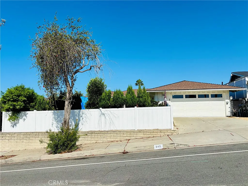 4 bed, 1822 sqft, $6,980 — Photo 3