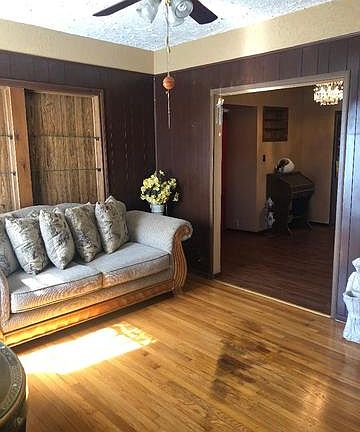 4th image of 135 Hoover Ave