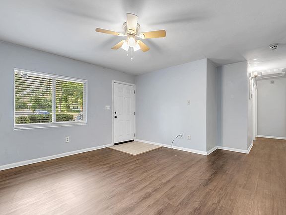 4th image of 1919 Karen Ln