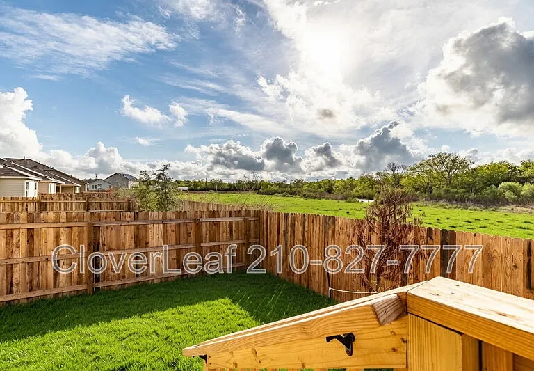706 Red Field Way — Photo 32