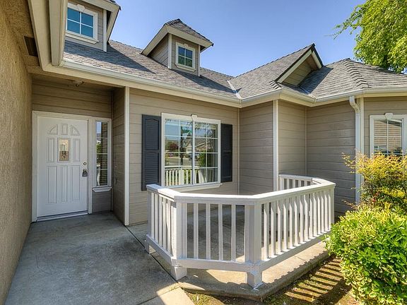 2nd image of 2683 E Everglade Ave