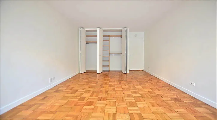 Rented by Manhattan Realty Group | media 15