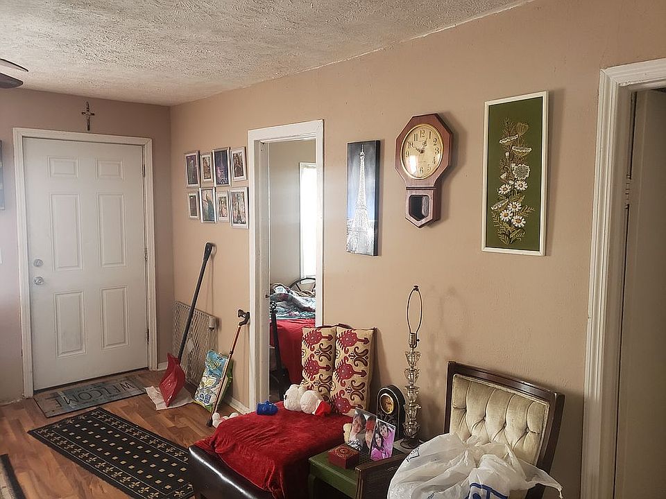 1st image of 3522 Montrose Ave