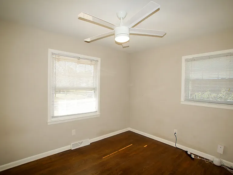112 Emerald Cir — Photo 6