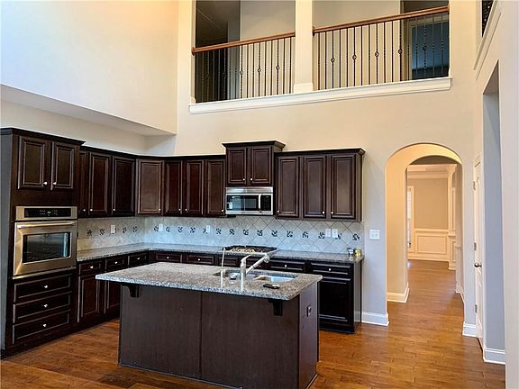 3rd image of 2928 Ash Grove Dr