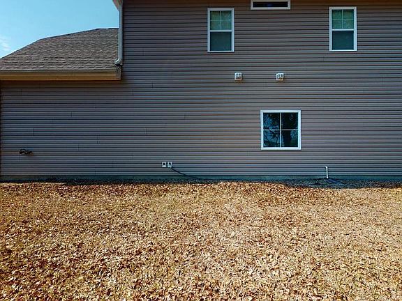 3rd image of 211 Ingram Fields Dr