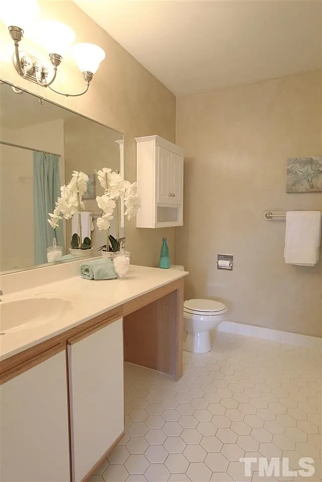 Cosy 3 bed 2.5bath townhouse with patio — Photo 3