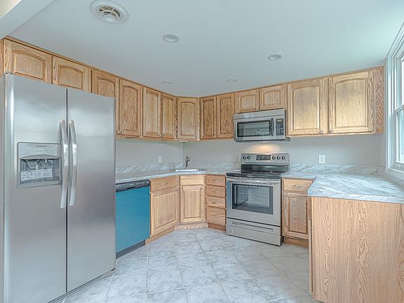 5th image of 24 Shore Ln