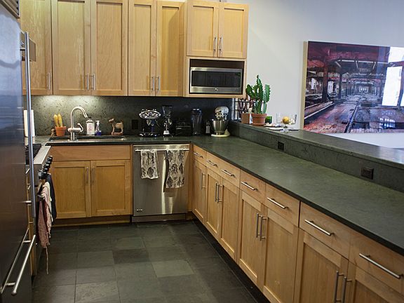 3rd image of 790 Greenwich St APT 2B