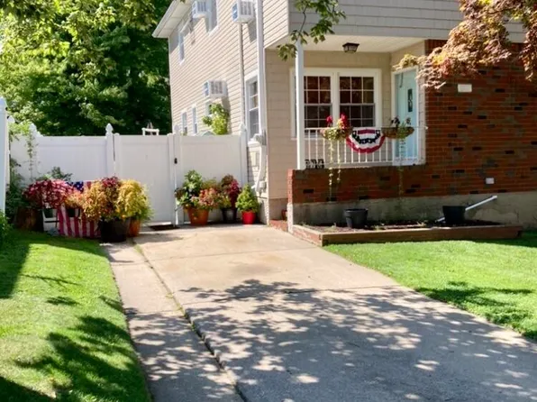 176 Eltingville Blvd, Staten Island, NY 10312
