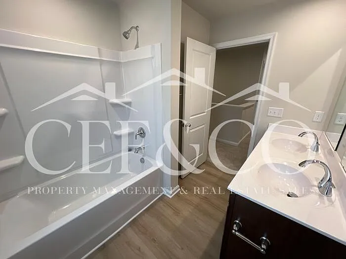 921 Delia Ave — Photo 27