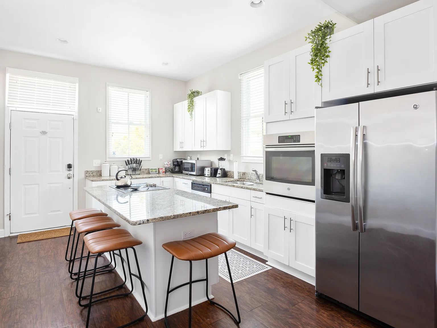 3 bed, $2,800 — Photo 4