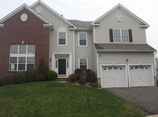 335 Pinnacle Dr, Lake Hopatcong, NJ 07849