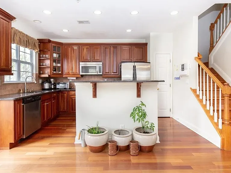 40 Mallard Pl — Photo 1