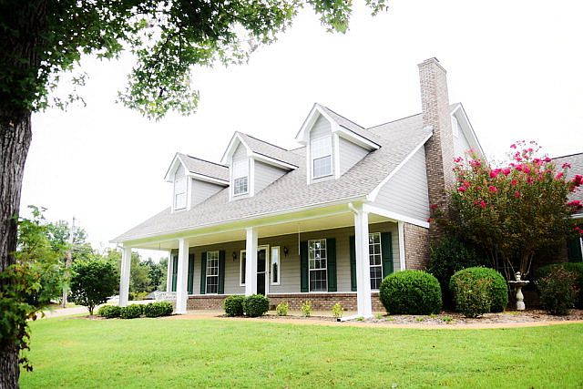 1st image of 555 Wedgewood Dr