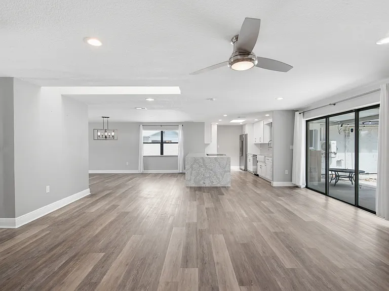 1433 Ellison Ln — Photo 7