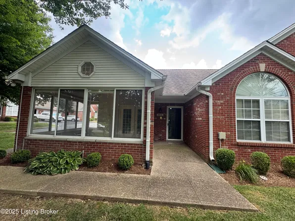 8021 Saint Andrews Village Dr, Louisville, KY 40241