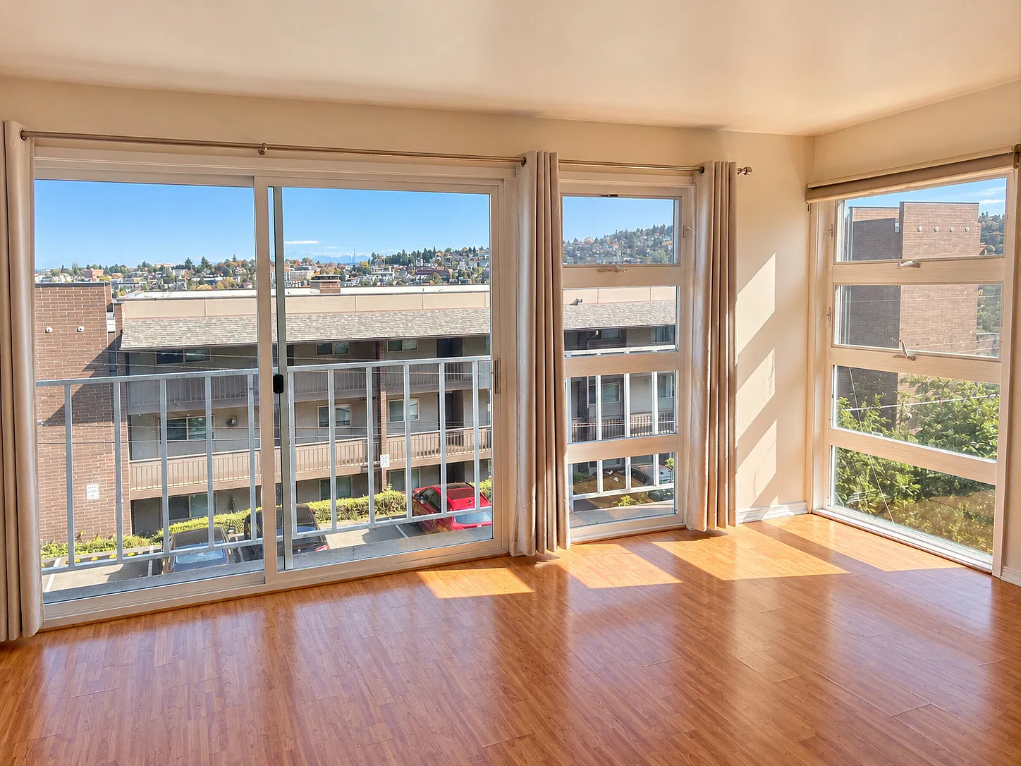 2 bed, 1250 sqft, $2,695 — Photo 4