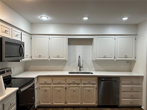 3rd image of 7223 Mission Rd APT 103