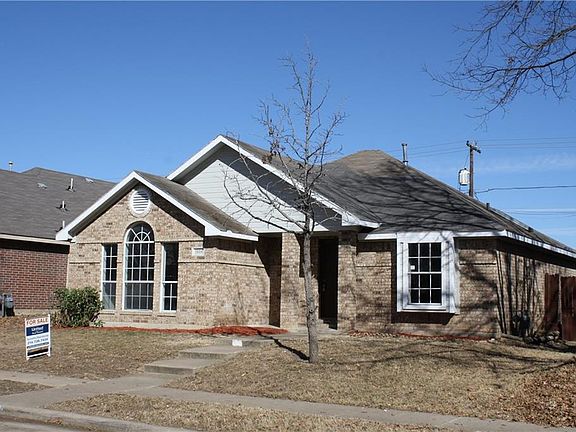2nd image of 1604 Summers Dr