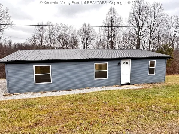 14736 McLane Pike, Liberty, WV 25124