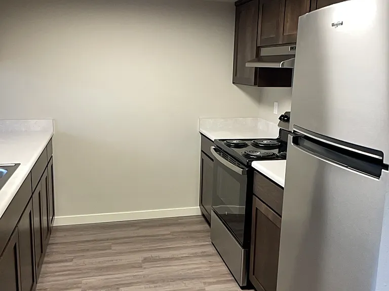 1-Bedroom Remodeled Kitchen*
*Features May Vary