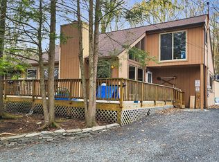 107 Canyon Dr, Lords Valley, PA 18428