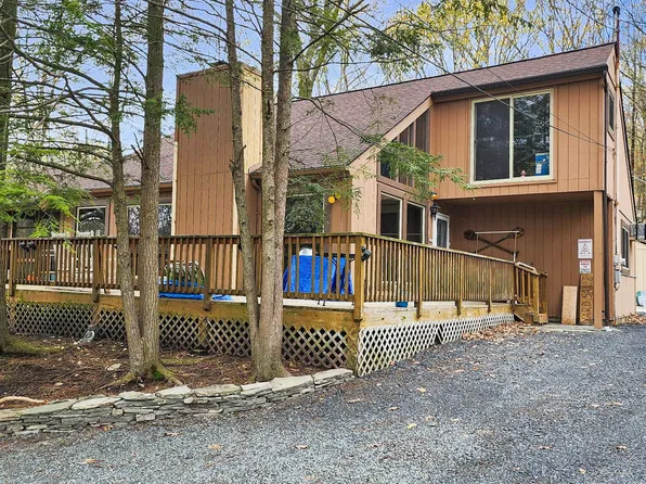 107 Canyon Dr, Lords Valley, PA 18428