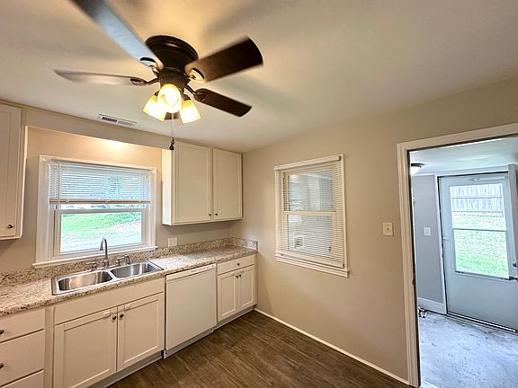 5th image of 1160 S Riverview Dr