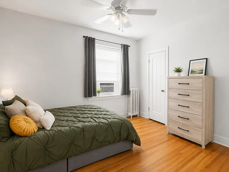 2453 N Clark St #3 — Photo 6