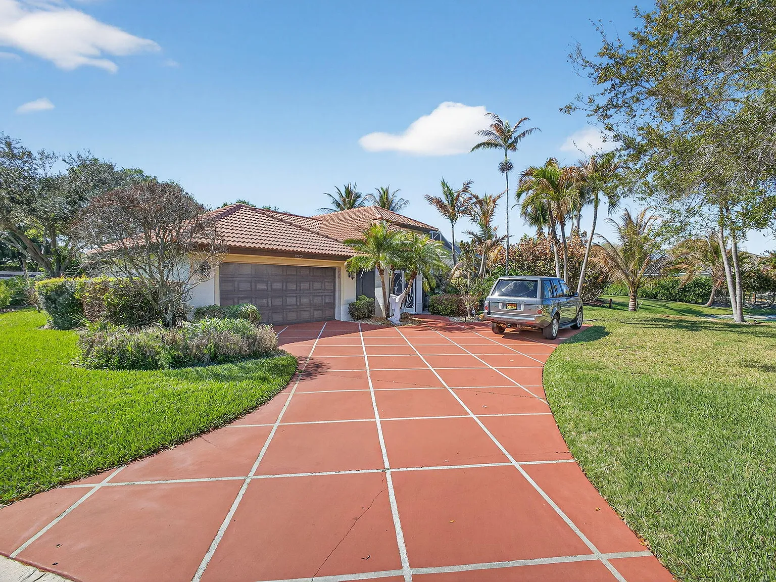 4 bed, 2.5 bath, 2237 sqft, $8,000 — Photo 3