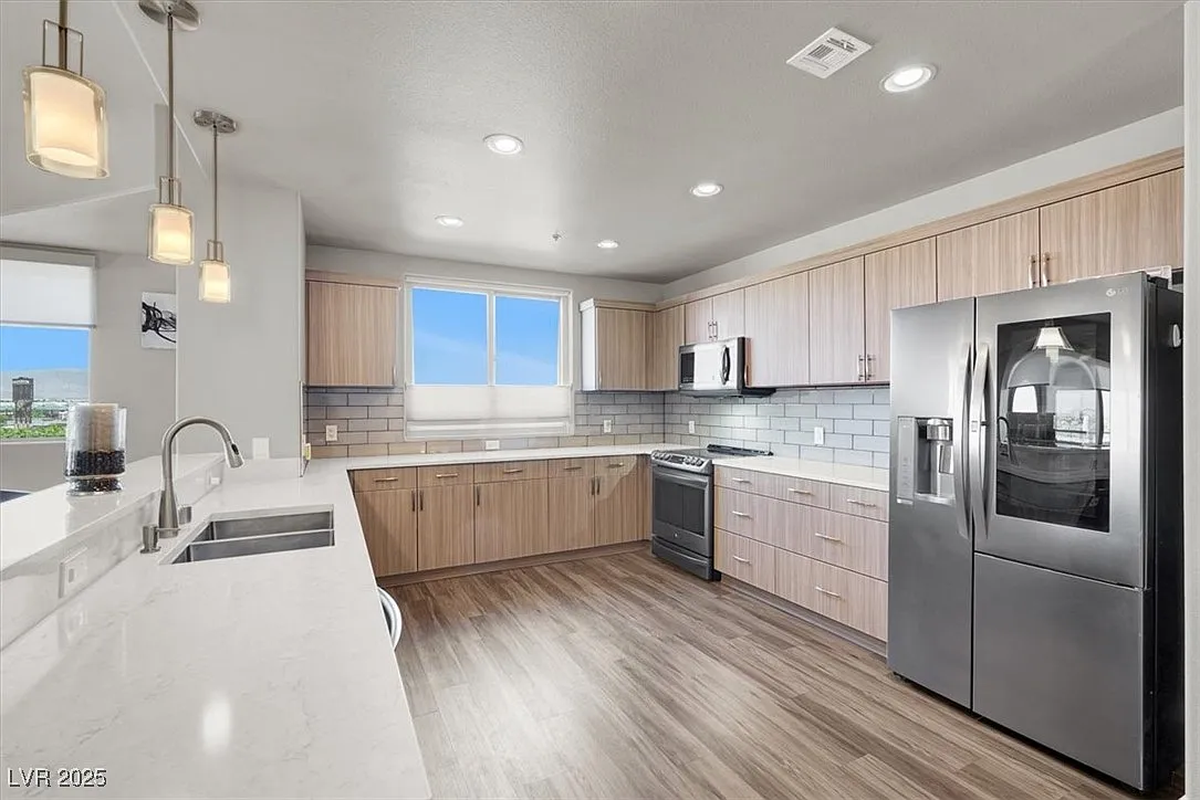 4 bed, 3.5 bath, 2872 sqft, $4,700 — Photo 4