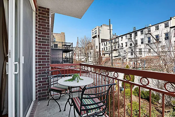 Sold by Compass | media 18