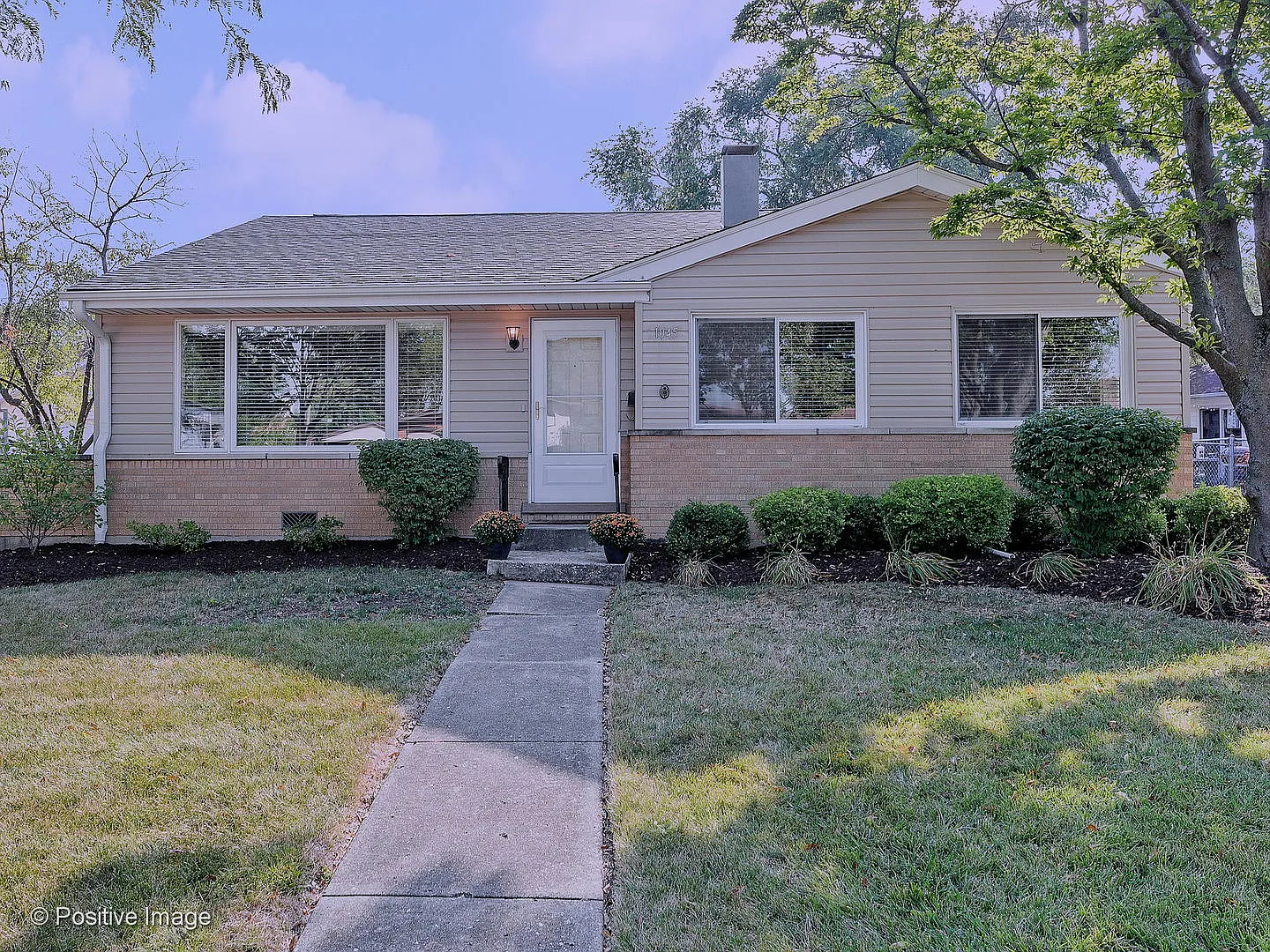 1045 S Charlotte St photo 1