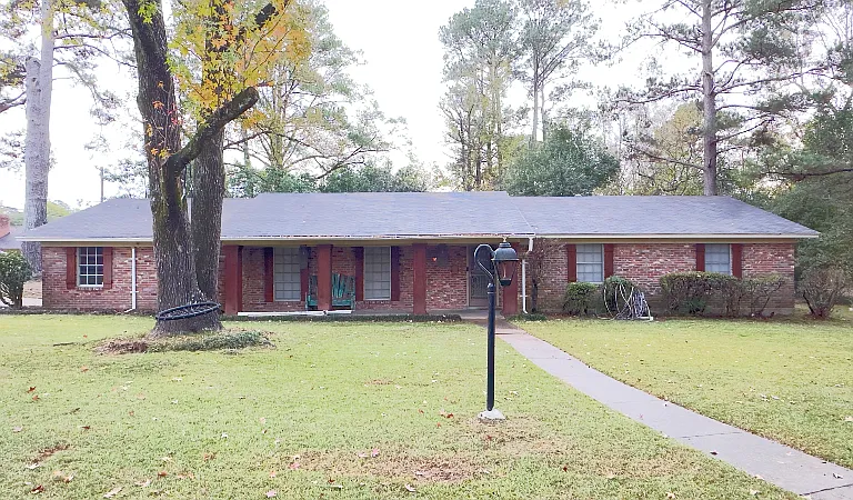 2009 Lake Trace Dr — Photo 1