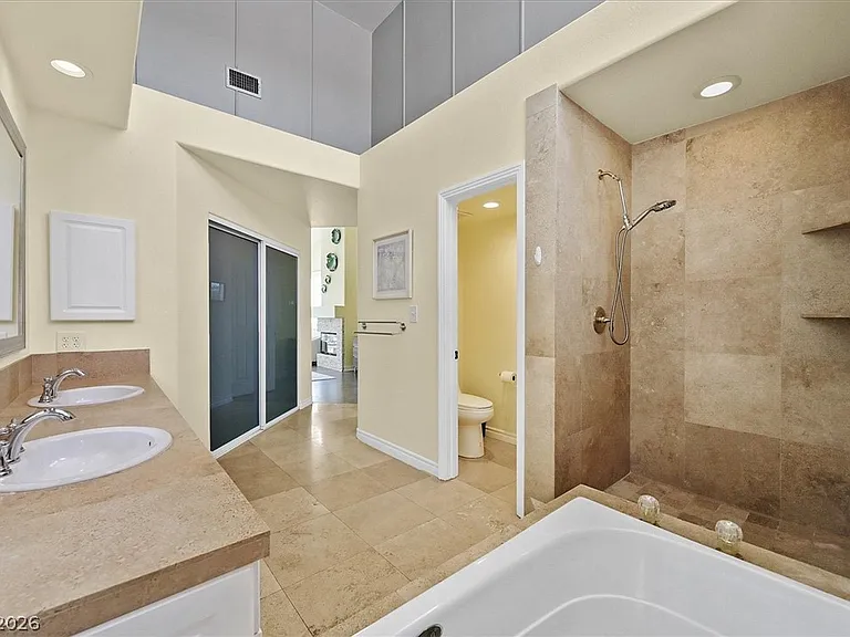 8161 Round Hills Cir — Photo 18
