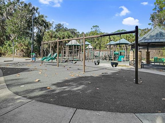 4th image of 120 Hibiscus Woods Ct APT 4B