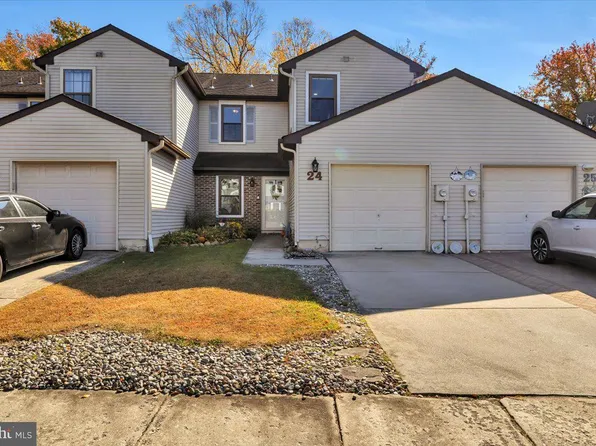 24 E Oleander Dr, Mount Laurel, NJ 08054