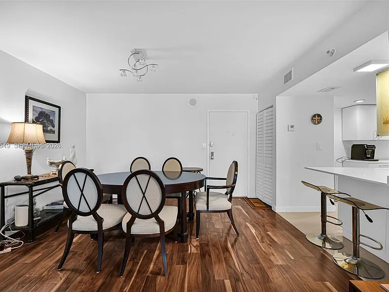 2401 Collins Ave #504 — Photo 9