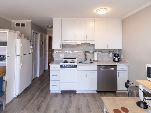 40 Folly Field Rd APT A218, Hilton Head Island, SC 29928