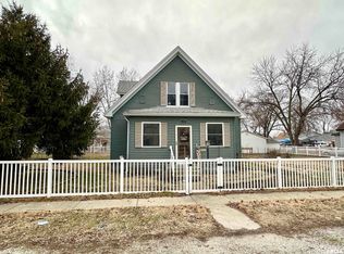 1109 E 5th St, Beardstown, IL 62618