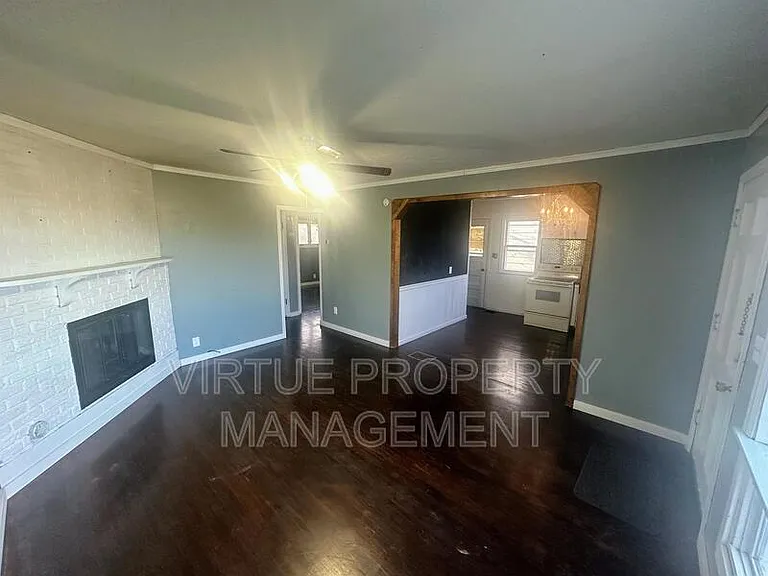 1104 5th St — Photo 3