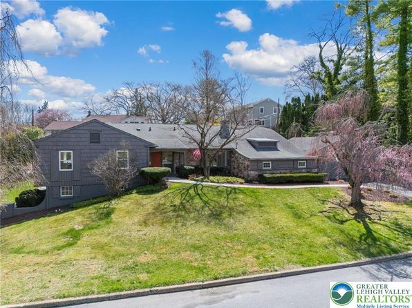 2824 College Dr