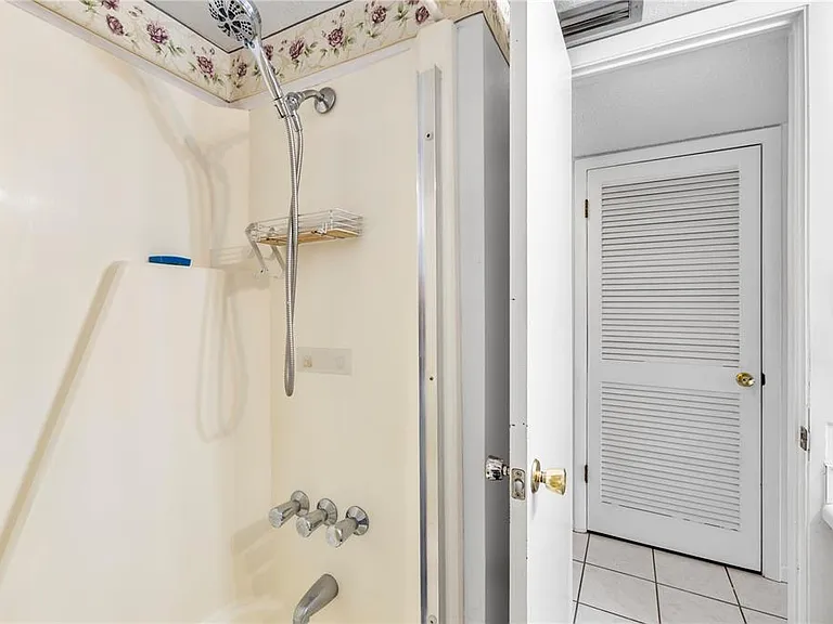 2525 W Bay Dr #C21 — Photo 24