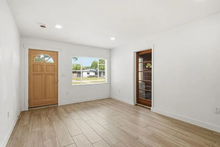 4325 S Coolidge Ave — Photo 4