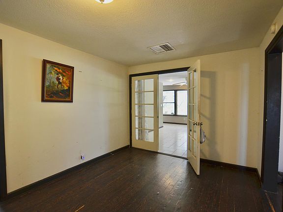 5th image of 674 Kirby St